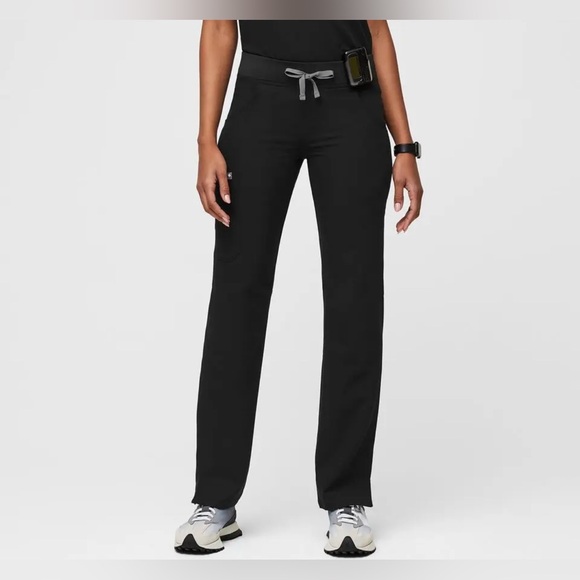 Figs Pants - FIGS Kade Cargo Scrub Pants in Black Size XL